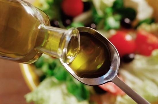 многие люди активно принимают масло из ядер грецких орехов для лечения атеросклероза