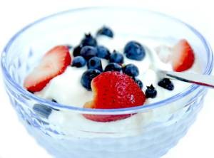 Чем полезен йогурт и сколько его можно есть в день