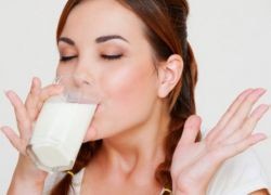 Чем полезно молоко для женщин