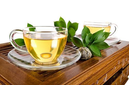 польза и вред зеленого чая для печени пожилых людей 