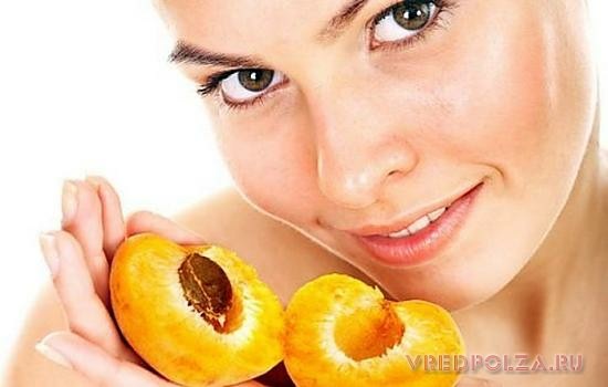 Масло, полученное из абрикосовых косточек, дарит организму энергию и молодость