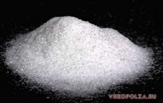 Глутамат натрия – это соль глутаминовой кислоты, белые кристаллы, хорошо растворимые в воде
