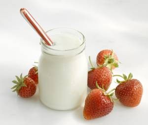 Польза и возможный вред кисломолочного йогурта