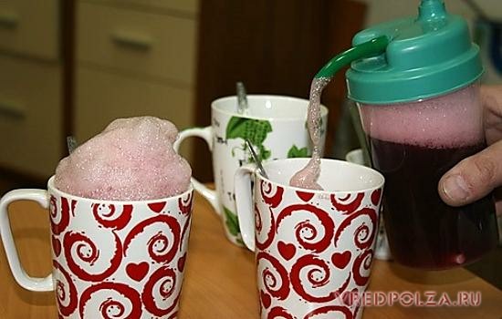 Кислородный коктейль можно приготовить в домашних условиях и наслаждаться полезным напитком всей семьей
