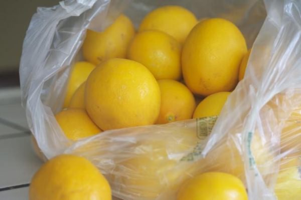 лимоны в банке с сахаром