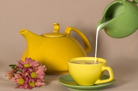 Химический состав и калорийность черного и зеленого чая с молоком