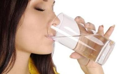 полезно ли пить воду утром натощак
