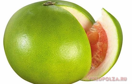 Помело – экзотический фрукт, по виду схожий с грейпфрутом, самый крупный среди цитрусовых