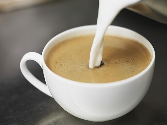 Несмотря на общую пользу чая с молоком, следует учитывать противопоказания к его употреблению